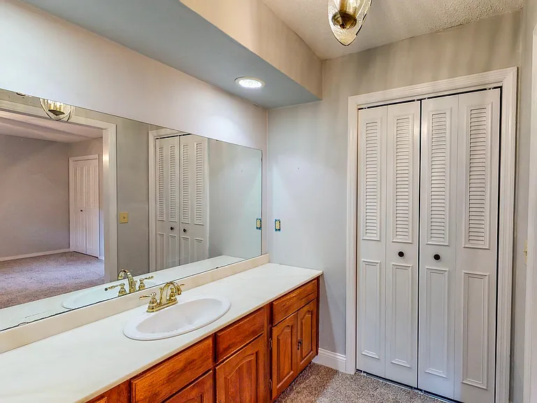 916 Huntington Cir — Photo 30
