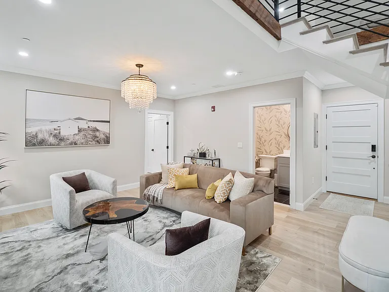 140 Middlesex St #3 — Photo 3
