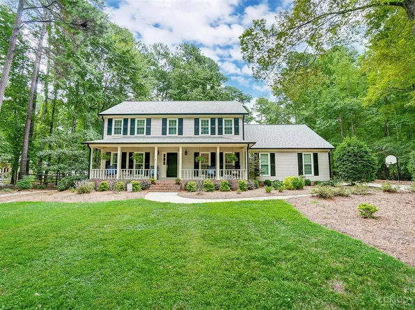 4525 Glen Oaks Dr, Matthews, NC 28104