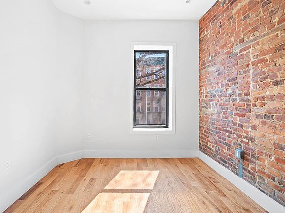 3rd image of 1385 Pacific St #2