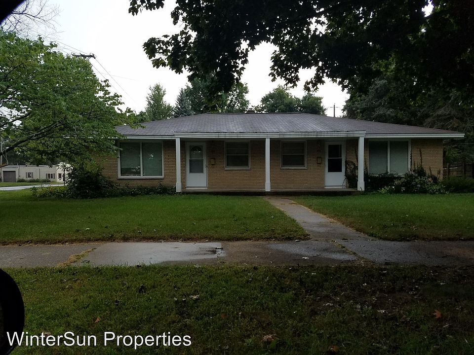 1st image of 216 E 28th St