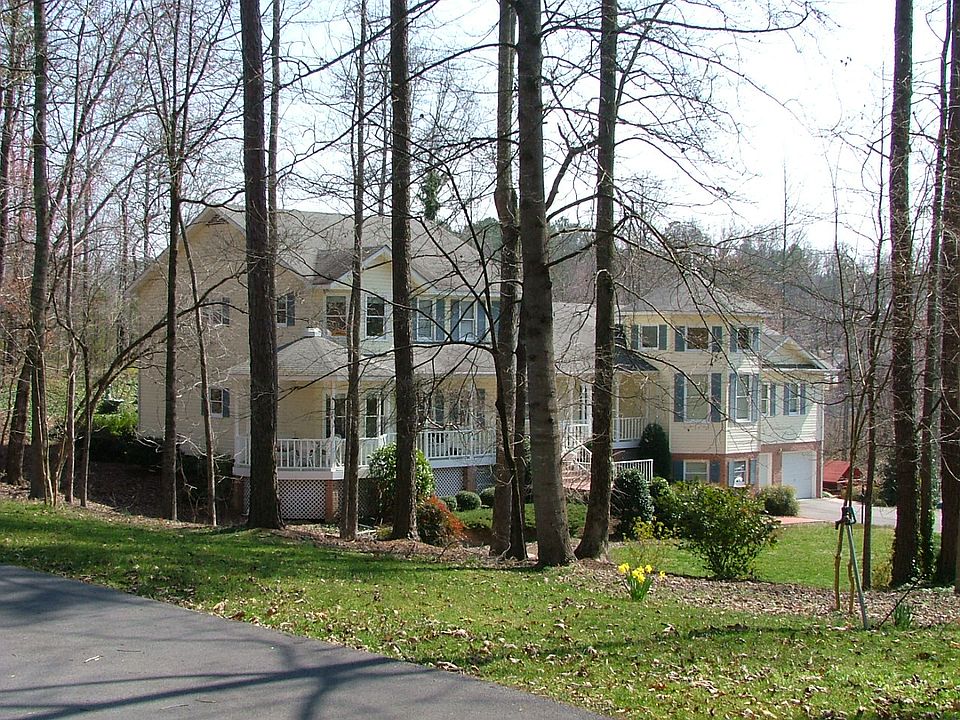 2nd image of 400 Road