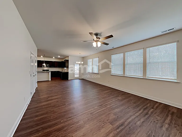 2121 Laurel Village Cir — Photo 11
