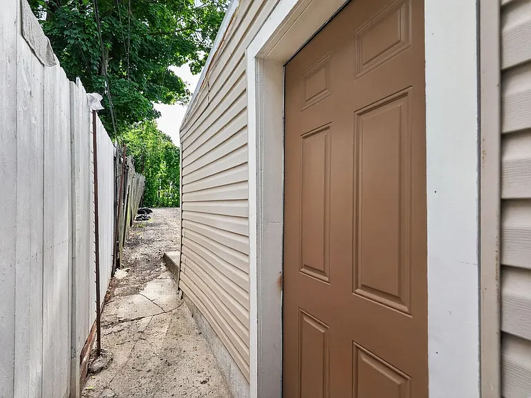 224 N 7th St — Photo 13