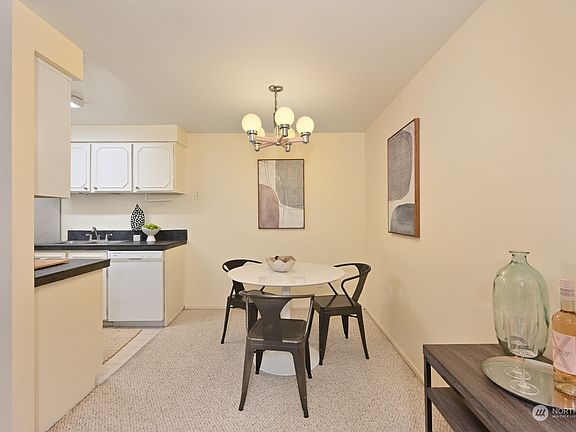 5th image of 11208 NE 68th Street #122