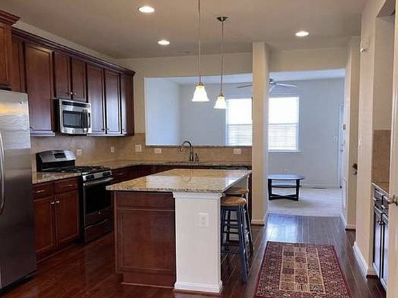 5th image of 359 Paladium Ct