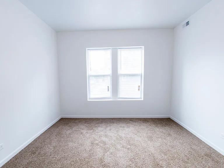 1101 N Lawler Ave — Photo 5