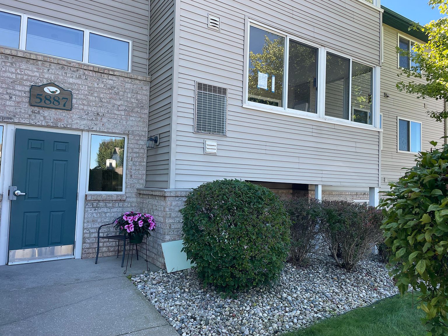 5887 Crosswinds Dr UNIT 14, Norton Shores, MI 49444 | Zillow