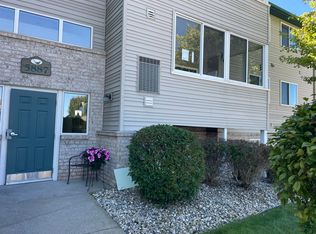 5887 Crosswinds Dr UNIT 14, Norton Shores, MI 49444