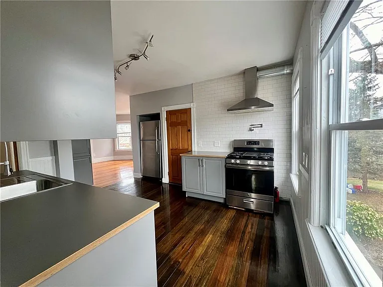 220 Summit Ave #2 — Photo 9