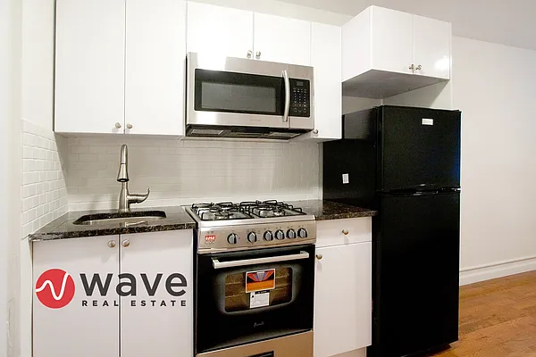 Rented by Wave Real Estate Group | media 3