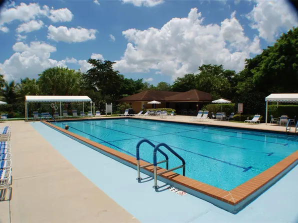 3980 Oaks Clubhouse Drive #511, Pompano Beach, FL 33069