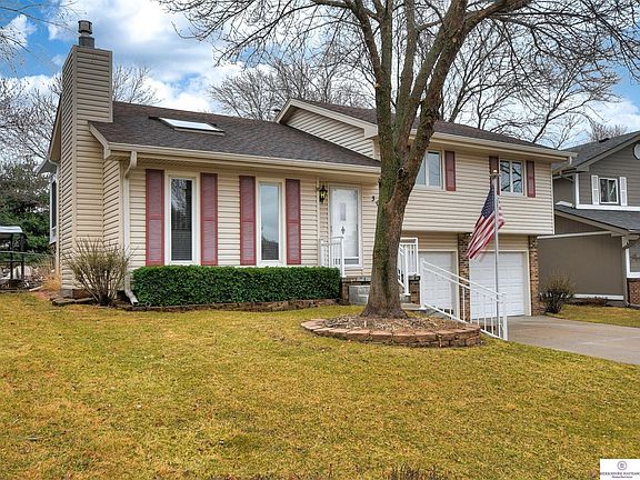 3rd image of 3027 S 147th Cir