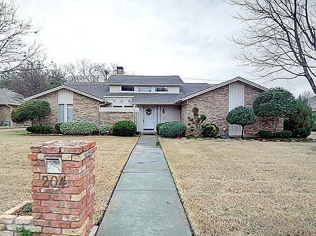1st image of 204 Carnoustie Dr