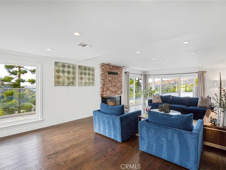 2461 Allanjay Pl — Photo 8