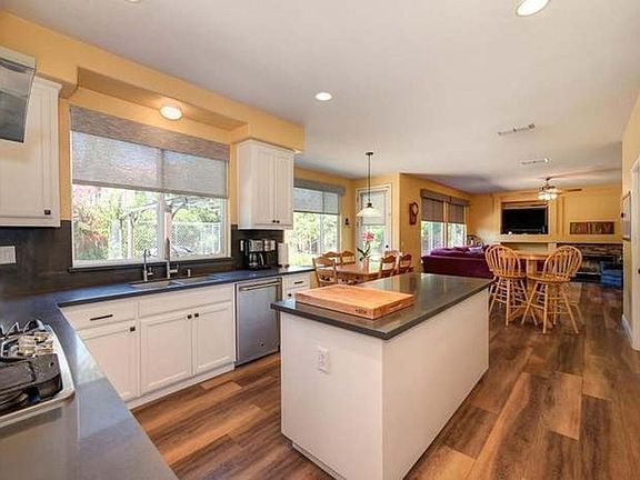 2nd image of 10045 Winged Foot Dr