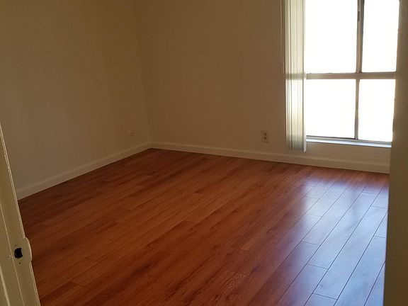 4th image of 217 N Lincoln Ave APT L