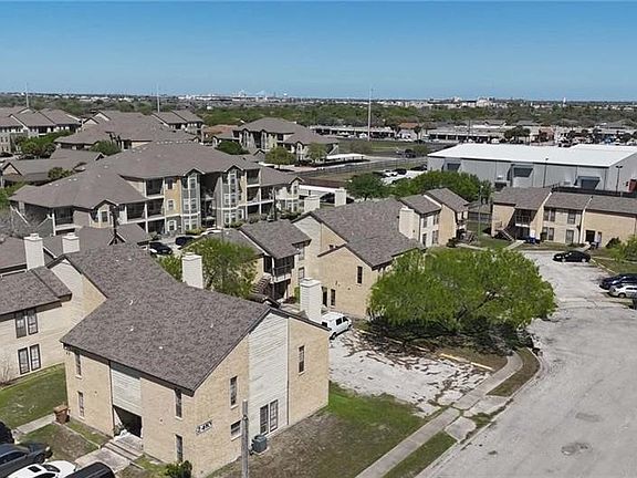 3rd image of 2410 Capitan Dr