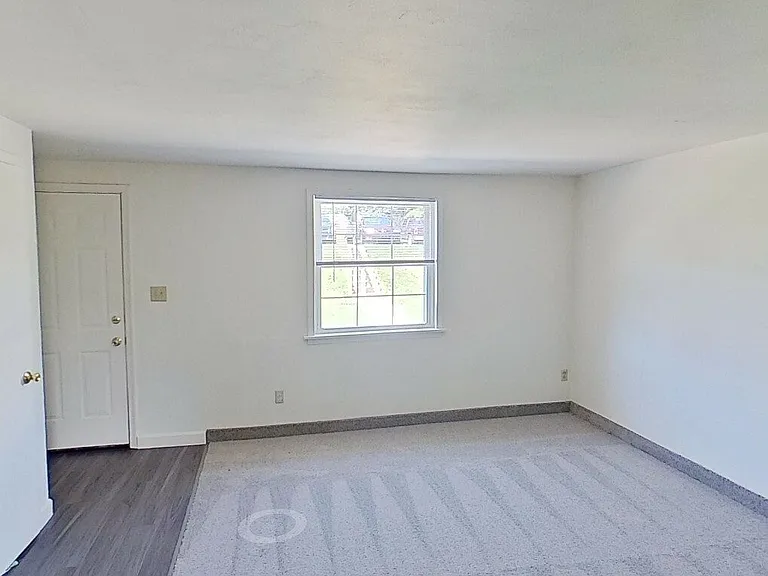 303 E Lancaster St — Photo 2