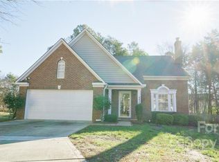 8803 Cedar Run Way, Charlotte, NC 28273