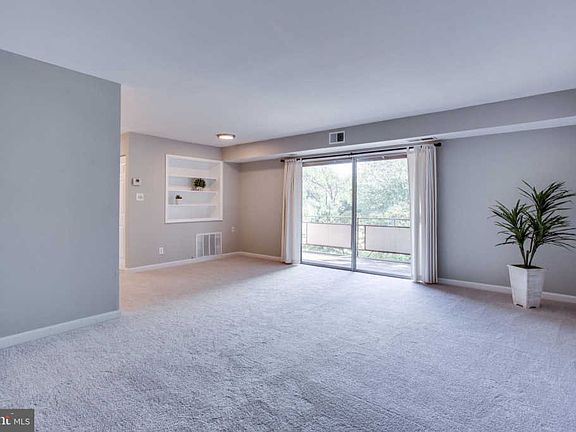 4th image of 216 Locust St SE APT 139