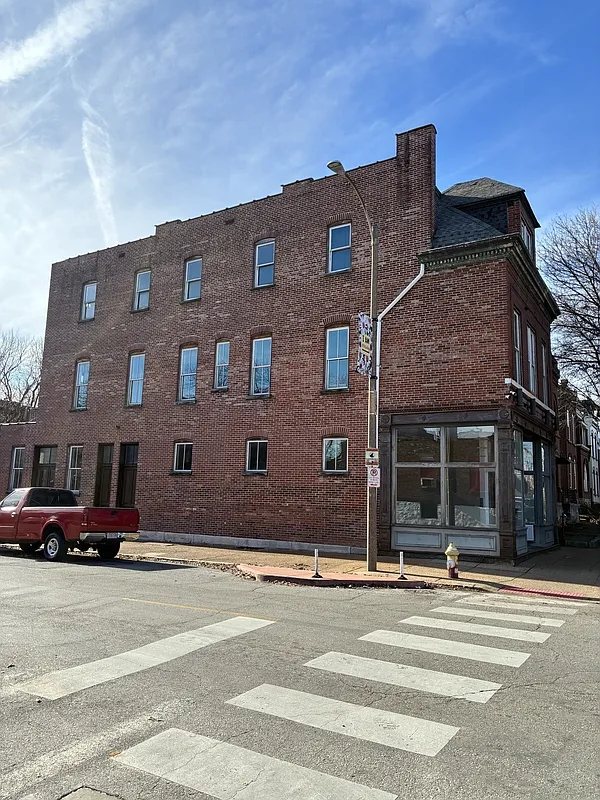 1 bed, 1.0 bath, 815 sqft, $1,395 — Photo 2