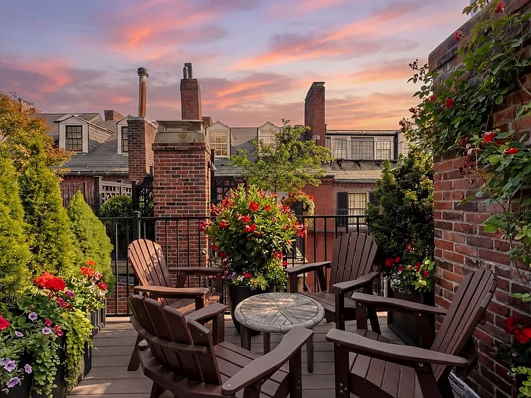 7 Acorn St — Photo 4