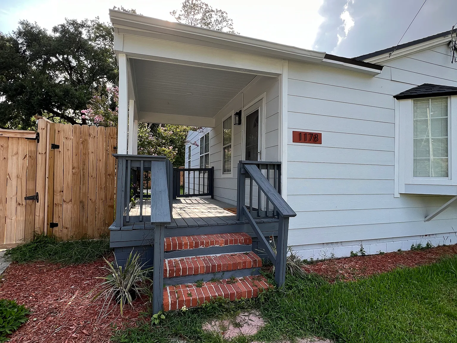 3 bed, 1005 sqft, $1,600 — Photo 3