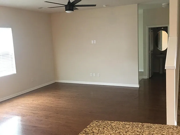 332 Fox Ridge Ln — Photo 7