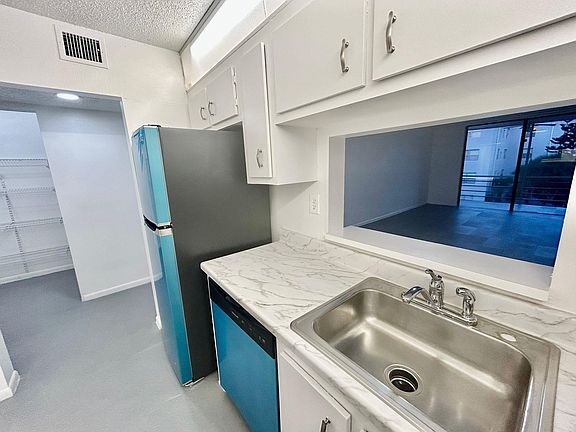 5th image of 2850 Somerset Drive #316l
