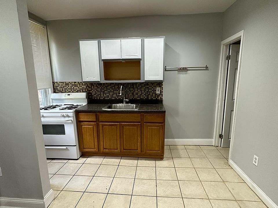 1st image of 529 E Ashmead St