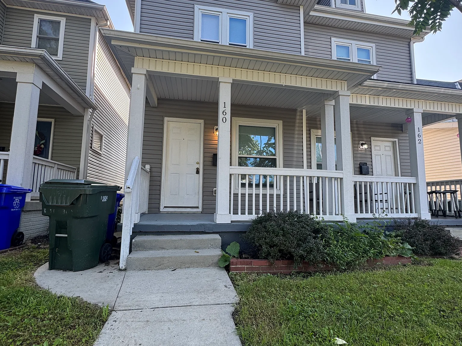 3 bed, 1250 sqft, $1,350 — Photo 1