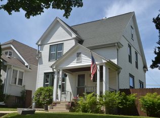 1421 S 77th St, West Allis, WI 53214