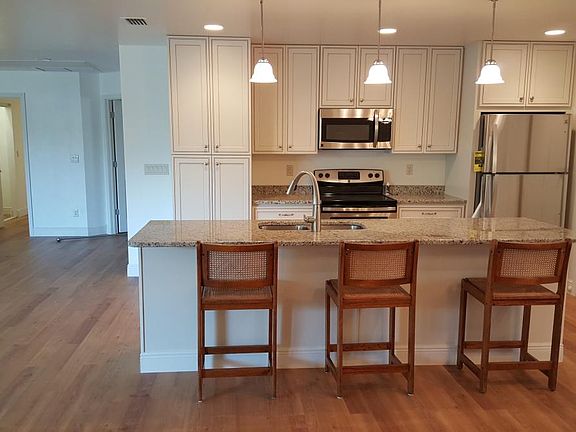 9 foot island! Kitchen and appliances