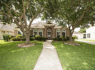 2892 Morning Pond Ln, Dickinson, TX 77539