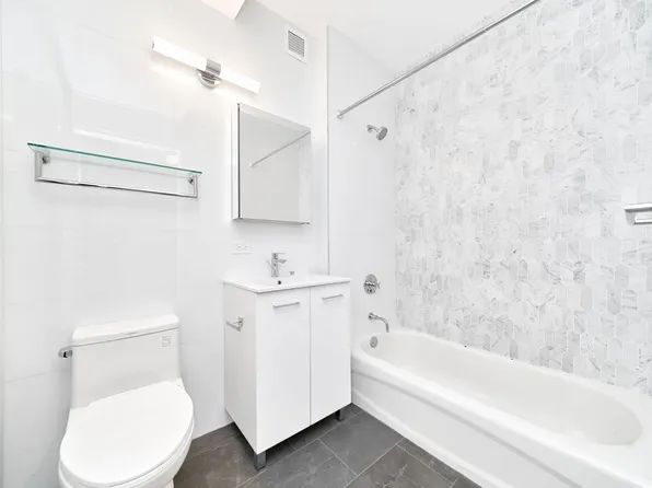 160 Riverside Boulevard image 9 of 9