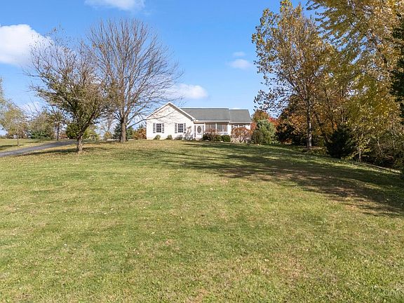 2nd image of 682 Leslie Dr