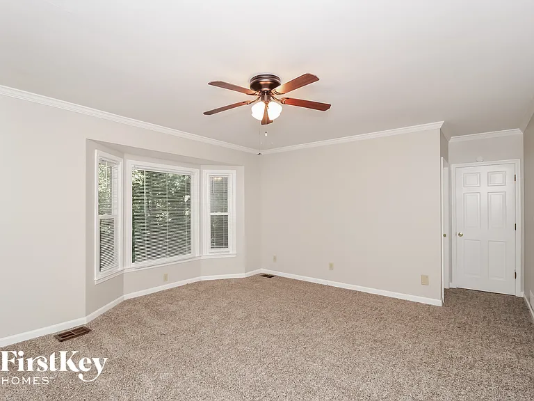 4927 Castlewood Dr SW — Photo 7