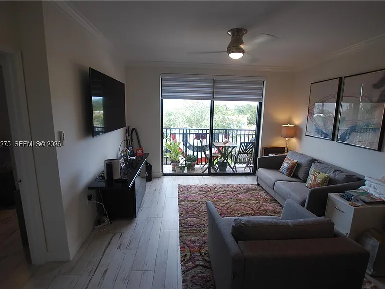 511 Lucerne Ave #306 — Photo 1