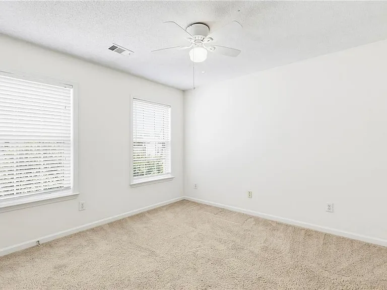 490 Chippenham Ct — Photo 27