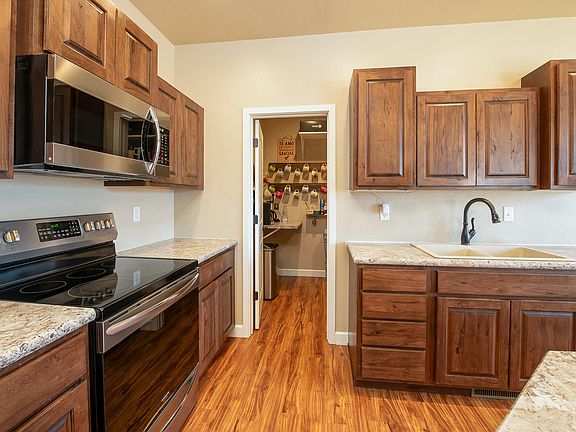 5th image of 925 Glenwood Dr