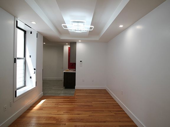4th image of 270 Kosciuszko St #201