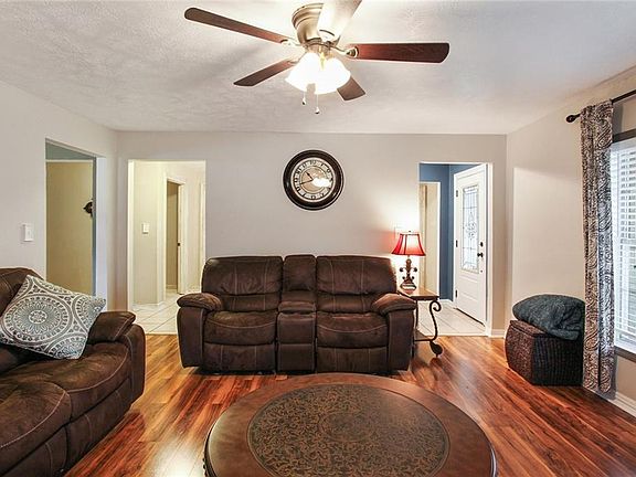 4th image of 2429 Duplechin Ln