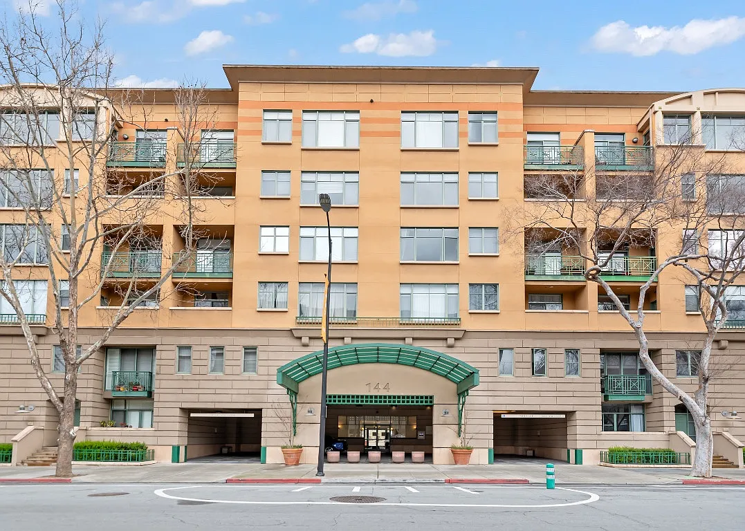 Building Photo - 144 S 3rd St #303
