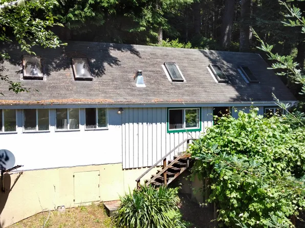 450 N Tenmile Lake Ter, Lakeside, OR 97449