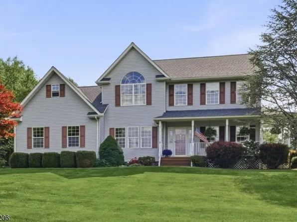 8 Links Ct, Sparta Twp., NJ 07871