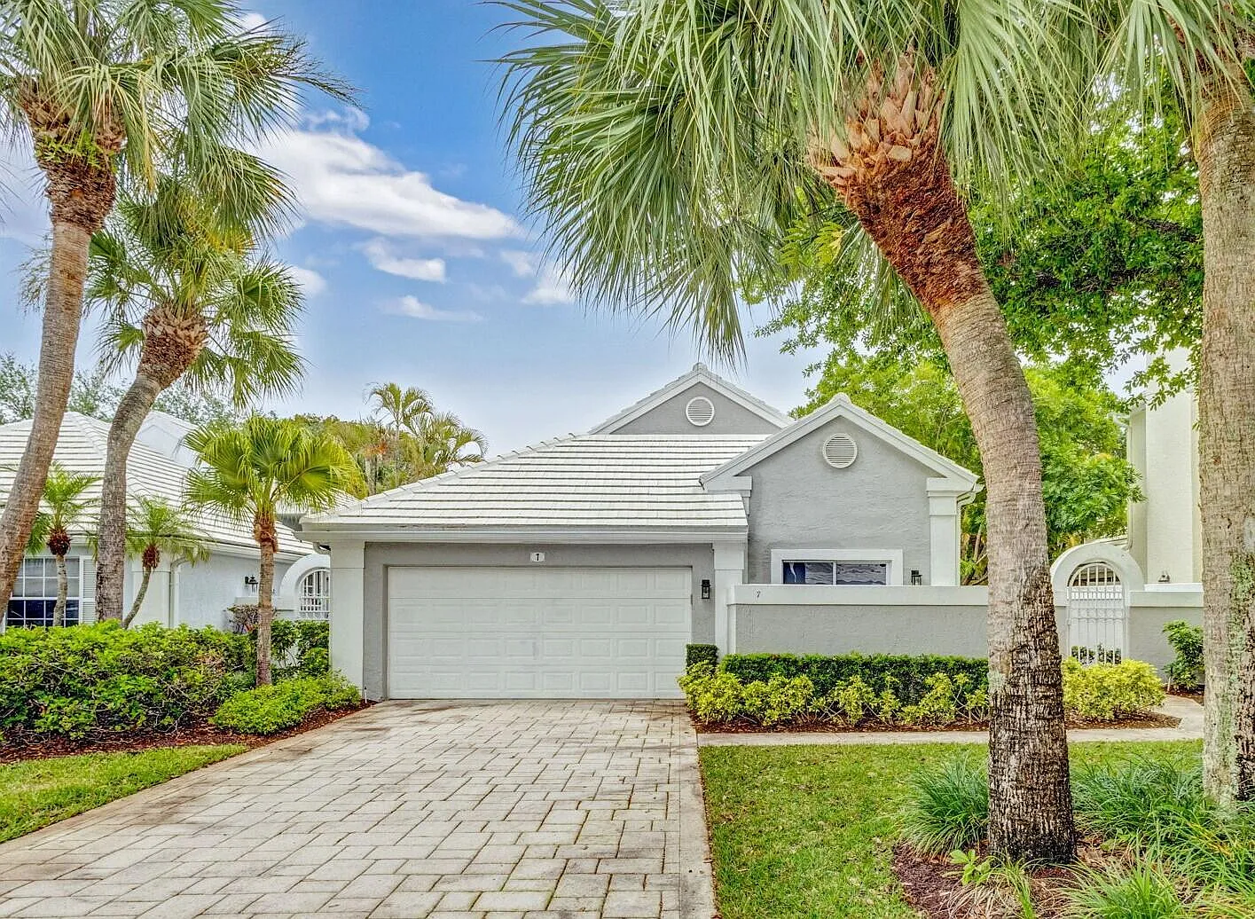 3 bed, 2.0 bath, 1571 sqft, $5,000 — Photo 2