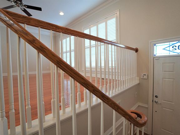 4th image of 102 Bishop Dr