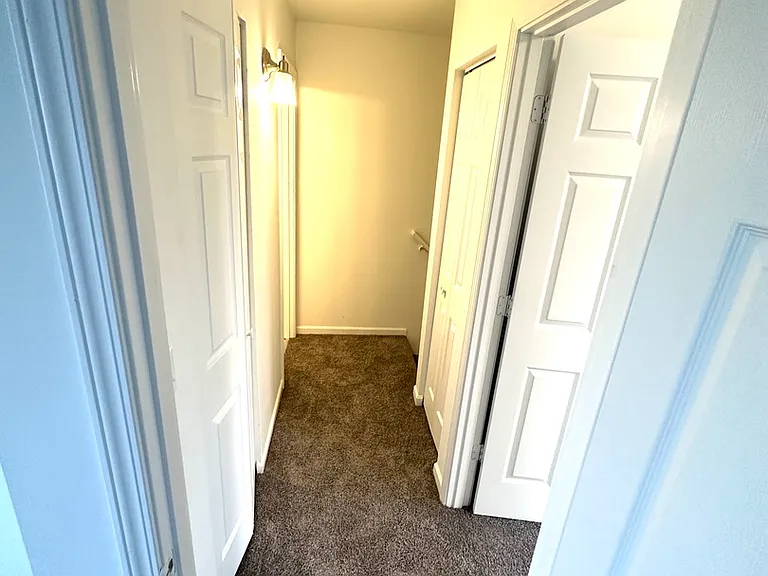 923 Four Seasons Blvd — Photo 13