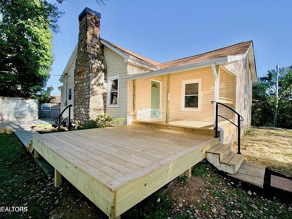 3rd image of 2925 Mentor Rd